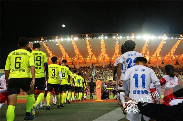 九游娱乐-险胜首场状态出色，日本队观众沸腾！，C罗重返赛场全场沸腾不已的简单介绍